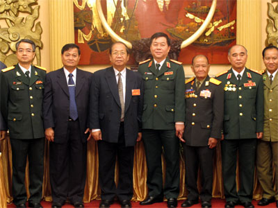 ການນຳກົມໃຫຍ່ການເມືອງຕ້ອນຮັບຄະນະນັກຮົບເກົ່າແຫ່ງຊາດລາວ ແລະ ກຳປູເຈຍ